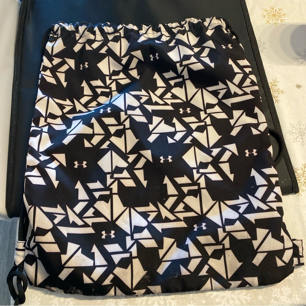 Under Armour Geometric Drawstring Bag - image 4